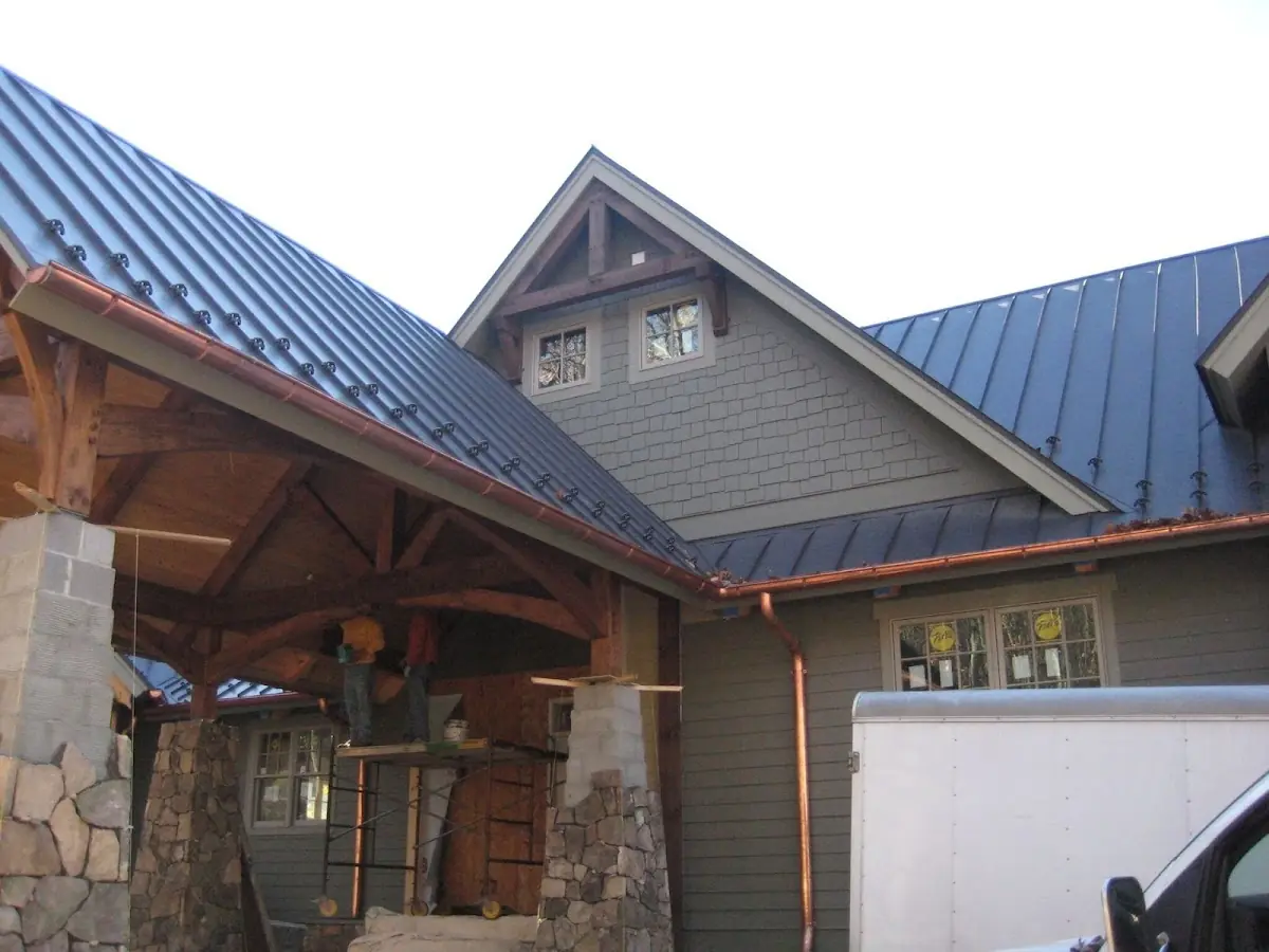 Craftsman Roofing team delivering quality roofing work in Pico-Robertson